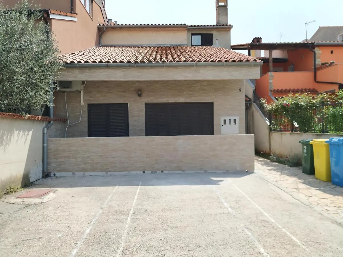 Apartments Zlatko Pula 0*,  Croatia